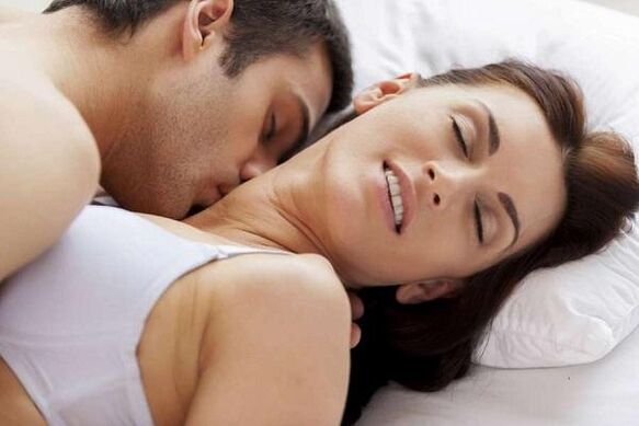 intimiteit en ontslag van een lid van een man met seksuele opwinding